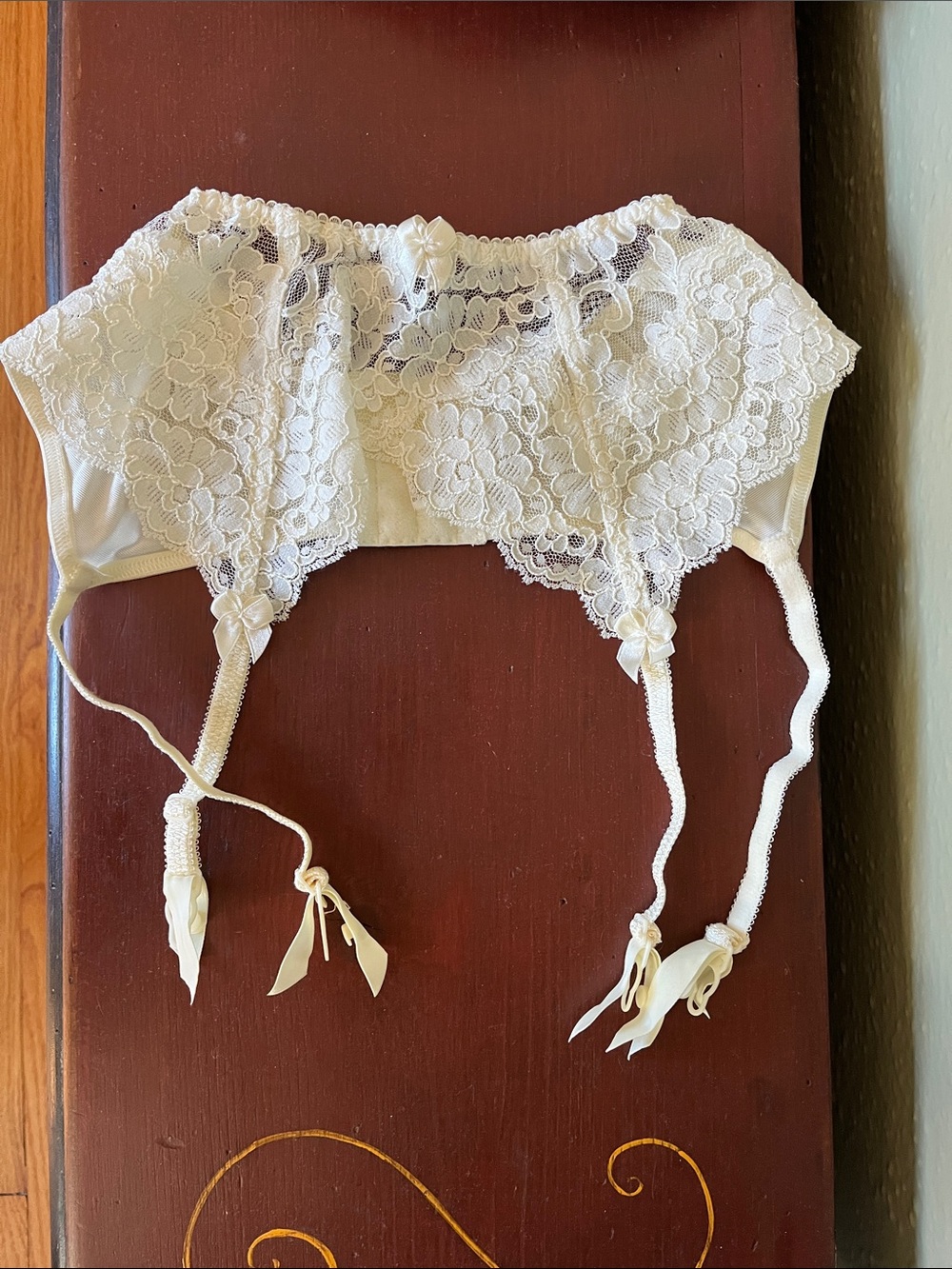 Victoria's Secret Ivory Lace Garter Belt